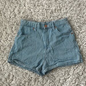 Wrangler Carpenter Short in Hick Horay